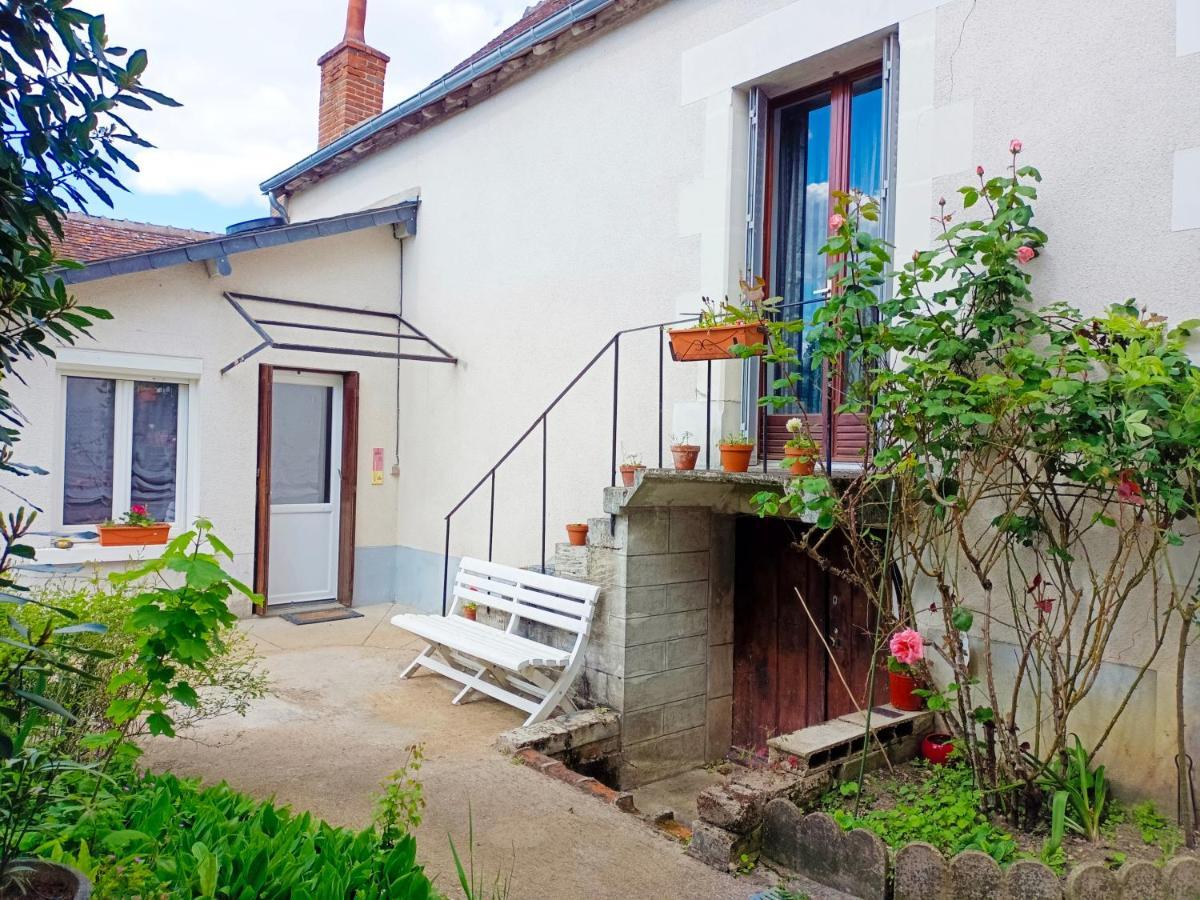 Petite Maison Etape Loire A Velo Ou Compostelle Mosnes Εξωτερικό φωτογραφία